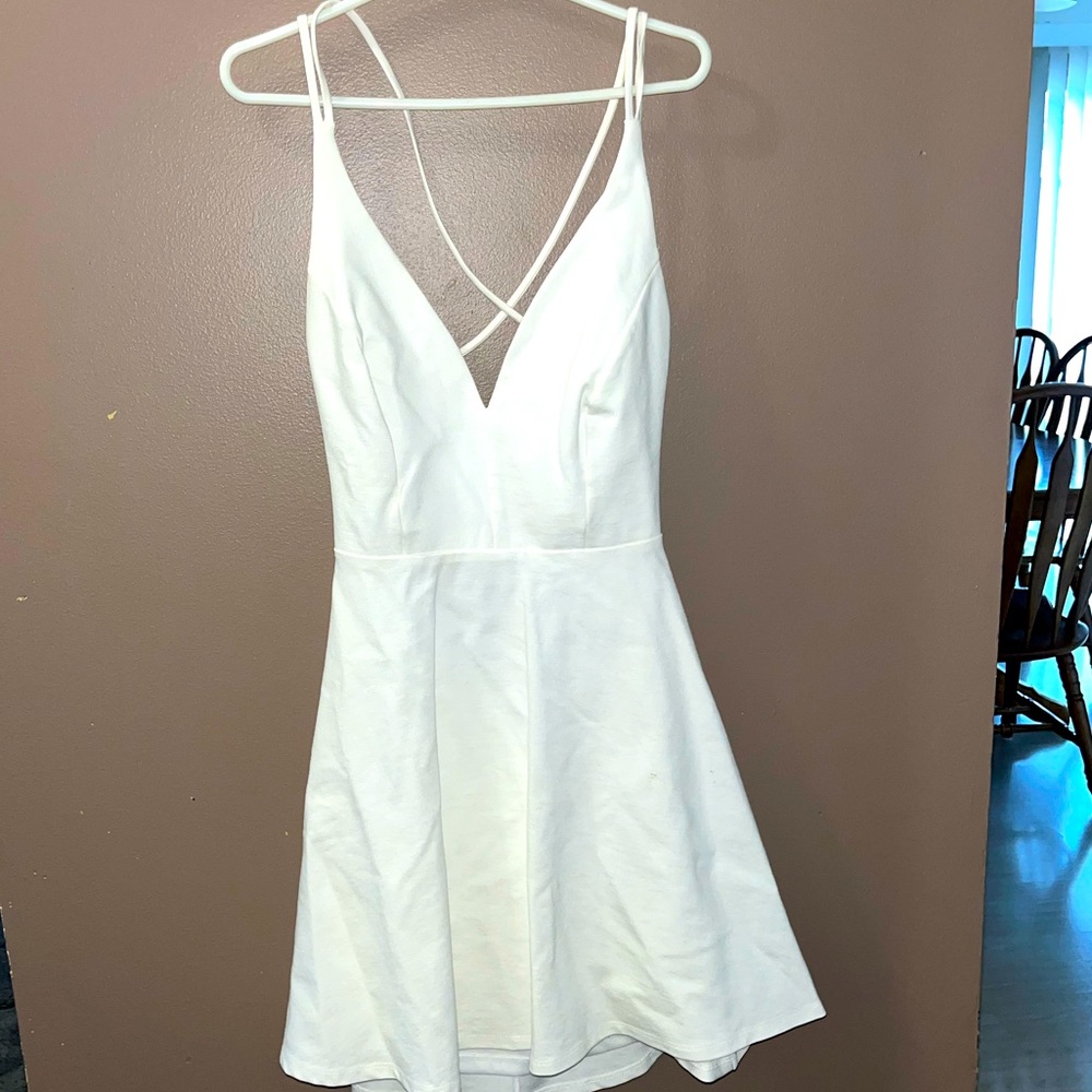 LULU’s white dress